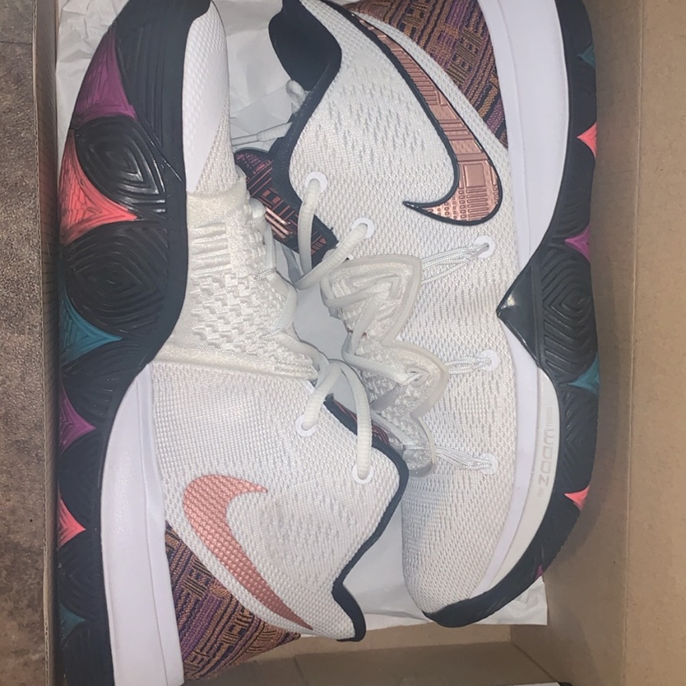 Kyrie 5 BHM